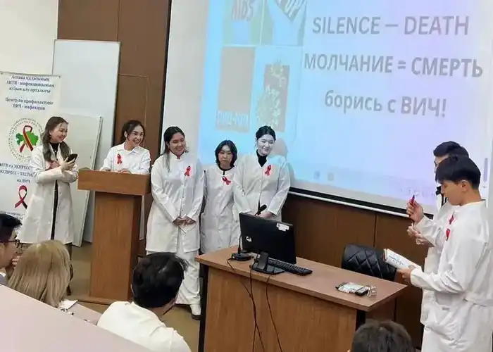 Акции, разъяснения и лекции: месячник ко Всемирному дню борьбы со СПИДом продолжается в Астане Павлодаре