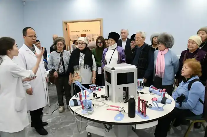 День открытых дверей для пожилых горожан провели в столичной клинике (2)