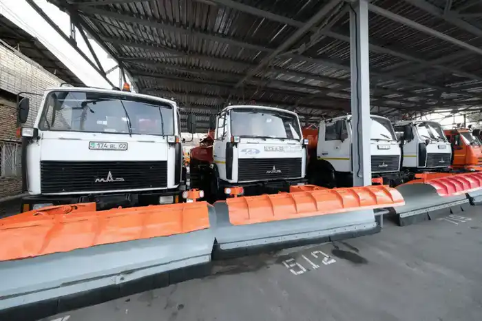 В Алматы завершают сезон мойки улиц и начинают подготовку к зимним осадкам и гололеду (2)