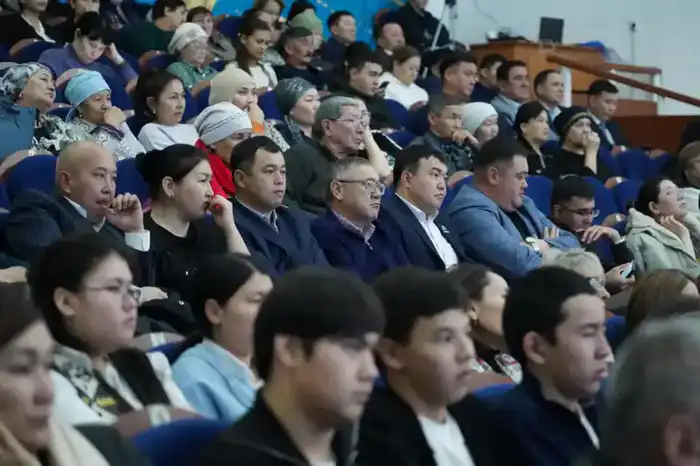 Аким Акмолинской области Марат Ахметжанов провел встречу с жителями Коргалжынского района (7)