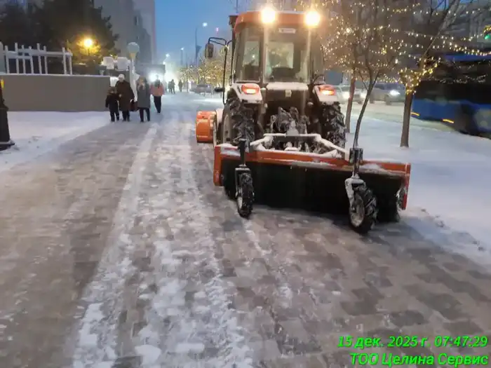 Более 3 000 дорожных рабочих и около 1 500 единиц спецтехники задействованы в снегоуборочных работах в Астане (9)