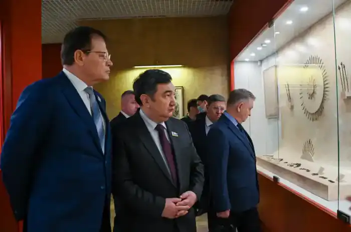 В Астане сенаторы ознакомились военно-патриотической работой в Вооруженных силах (4)