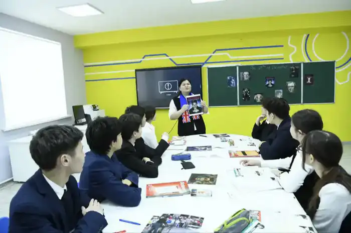 «Жүрек, сенсің Отаным!»: в Астане прошло торжественное мероприятие, посвященное юбилею образовательного учреждения (2)