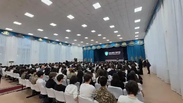 Столичным школьникам рассказали о защите от дипфейков, дропперов и мошеннических схем (5)