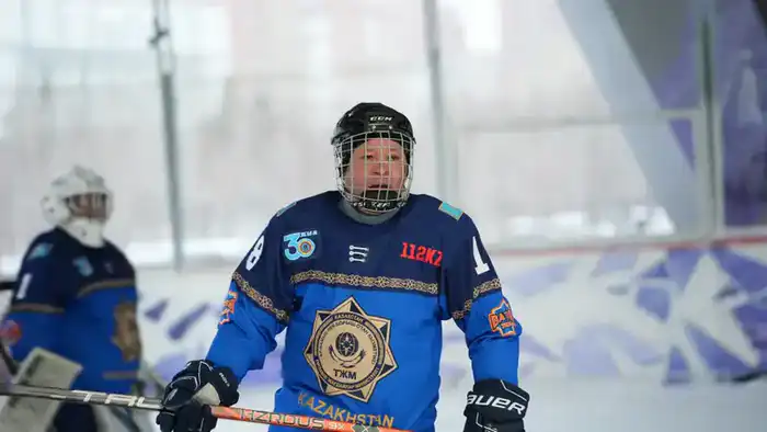 Мужество и командный характер: казахстанские спасатели покоряют международный хоккейный лед (4)
