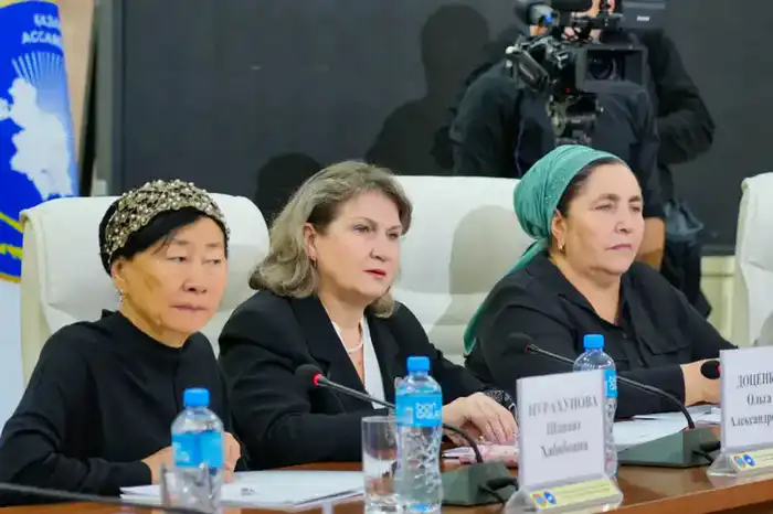 Обсуждение роли женщин и семейных ценностей в обществе на заседании Совета матерей в Астане Павлодаре