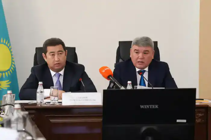 Министр сельского хозяйства Казахстана Айдарбек Сапаров обсудил с аграриями Северо-Казахстанской области вопросы поддержки и развития сельского хозяйства Павлодаре