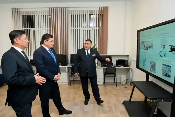 Аким Семея поздравил детей с Новым годом Павлодаре