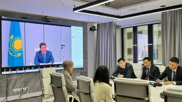 Айдарбек Сапаров встречает граждан для обсуждения вопросов науки и земли Павлодаре