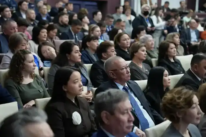 Встреча акимов ВКО и Усть-Каменогорска с населением: обсуждение социальных и экономических перспектив региона Павлодаре