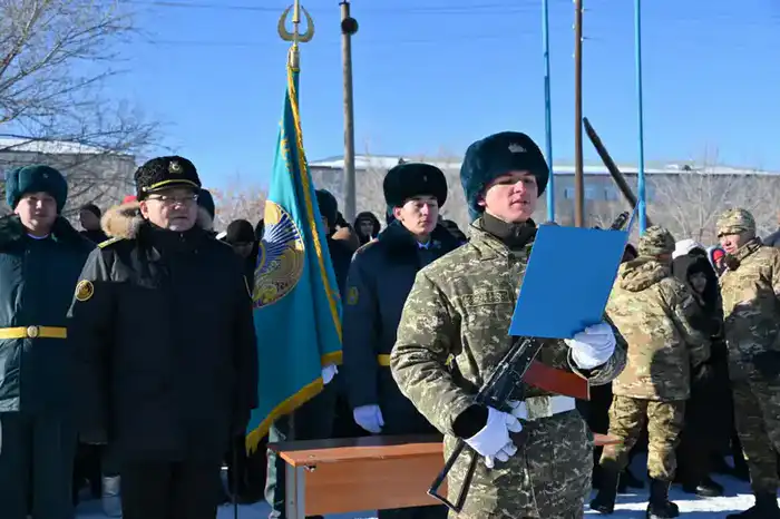 Офицеры Минобороны провели разъяснительную работу в воинских частях Восточного Казахстана (4)