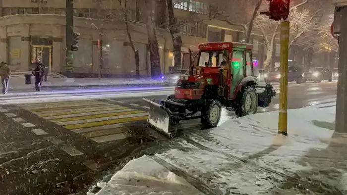 Алматы восстанавливает дороги после снежного шторма: коммунальные службы на страже безопасности Павлодаре