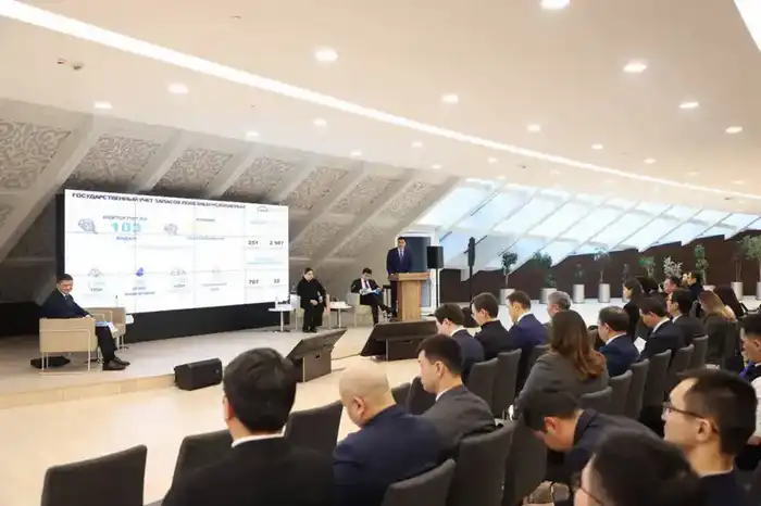 Государственным учётом охвачено 103 вида полезных ископаемых и порядка 10 тысяч месторождений (3)