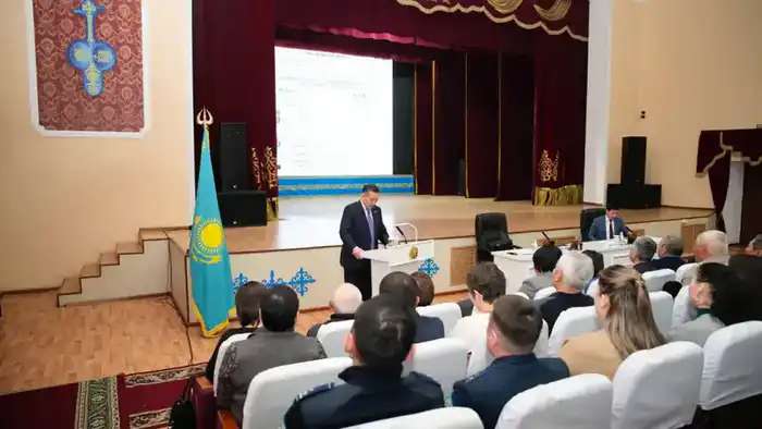 Аким ВКО провел встречу с населением района Самар (3)