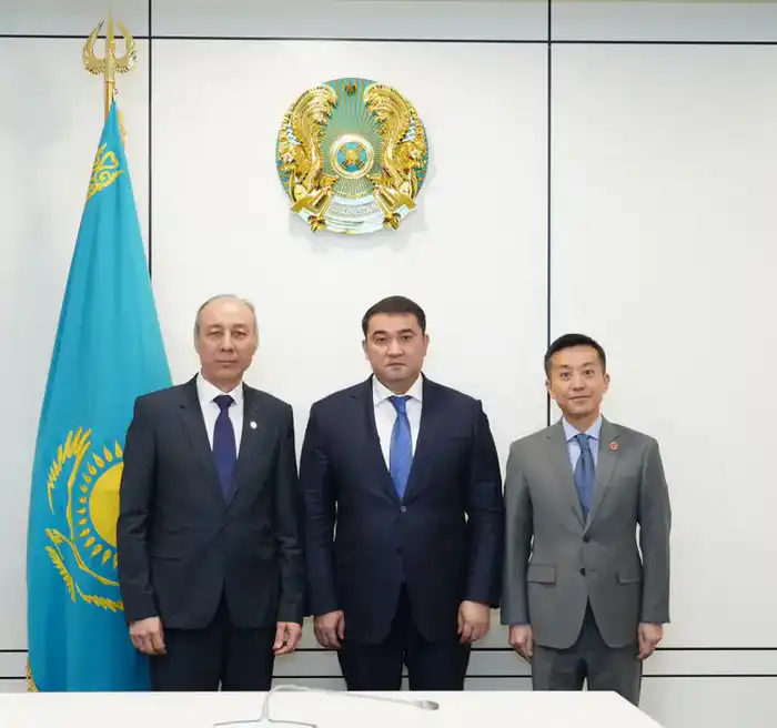 Обсуждение инвестиционных инициатив и экономического сотрудничества между Акимом Туркестанской области и председателем правления АО «Altyn Bank» Павлодаре