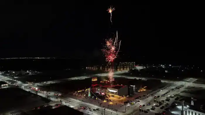 Зажглась звезда новогодней ночи: первая елка в Косшы украсила городскую площадь Павлодаре