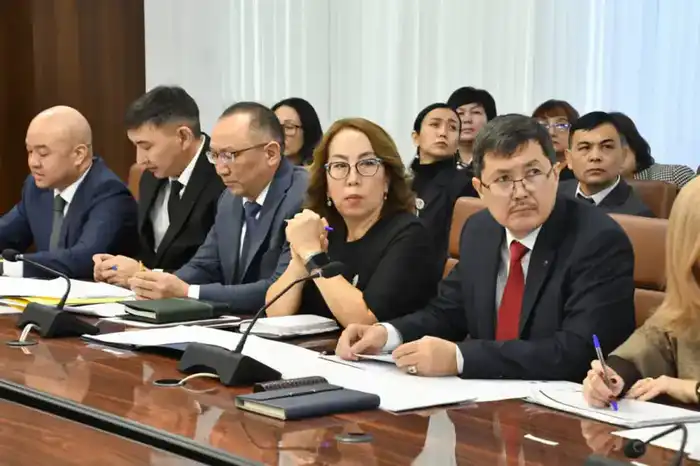 Под флагом качества: Министр просвещения Казахстана собирает лидеров для навигации в образовательных водах Павлодаре