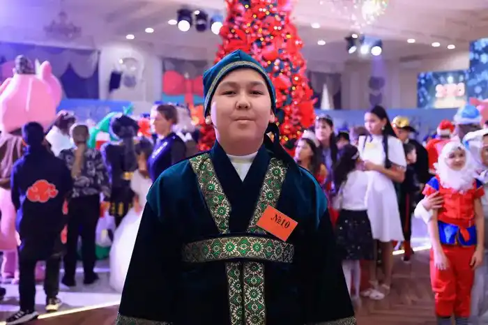 200 детей поздравили в Карагандинской области на Президентской ёлке (2)