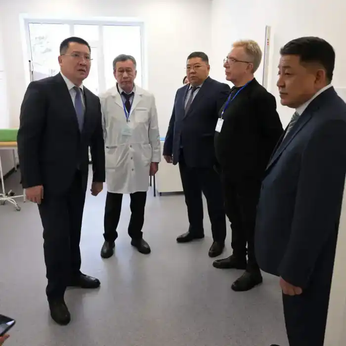 Аким Павлодарской области проверил реализацию инфраструктурных проектов в Аксу (10)