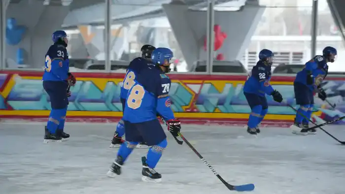Ледяные баталии: казахстанские спасатели создают мосты дружбы на хоккейном ринге Павлодаре
