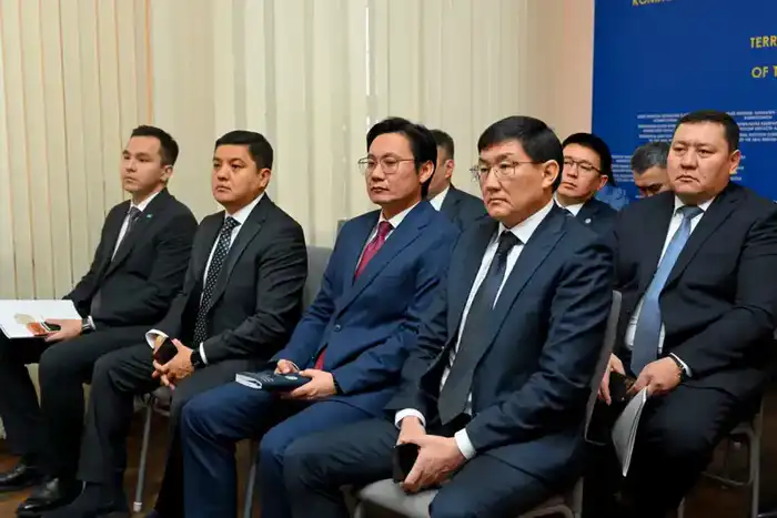 Личный прием акима области в Семее вопросы жителей медицинская помощь водоснабжение благоустройство Павлодаре