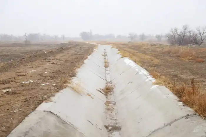 Первая механизированная очистка канала в Жамбылской области Павлодаре