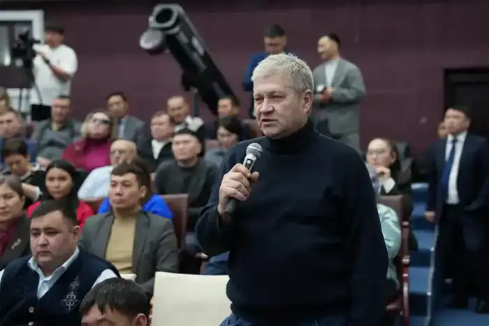 Открытый диалог: акимы ВКО и Усть-Каменогорска встретились с населением (7)