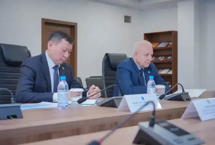 Министр науки и высшего образования РК обсудил сотрудничество с Тюркской академией (2)