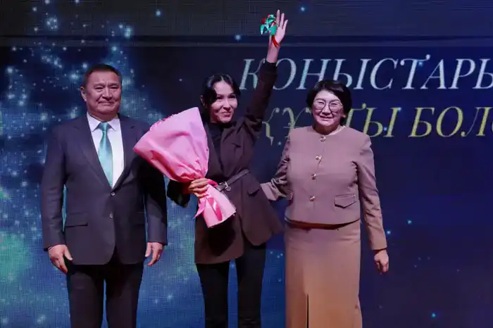 В новую квартиру – в Новый год: очередникам Косшы вручили ключи (4)