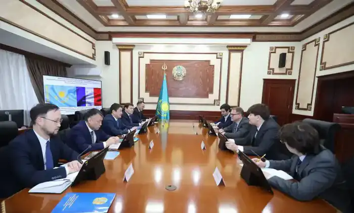 Аким Мангистауской области принял Чрезвычайного и Полномочного Посла Франции в Казахстане (3)