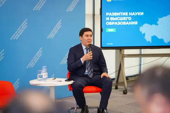 Министр науки и высшего образования РК встретился с жителями Астаны (3)