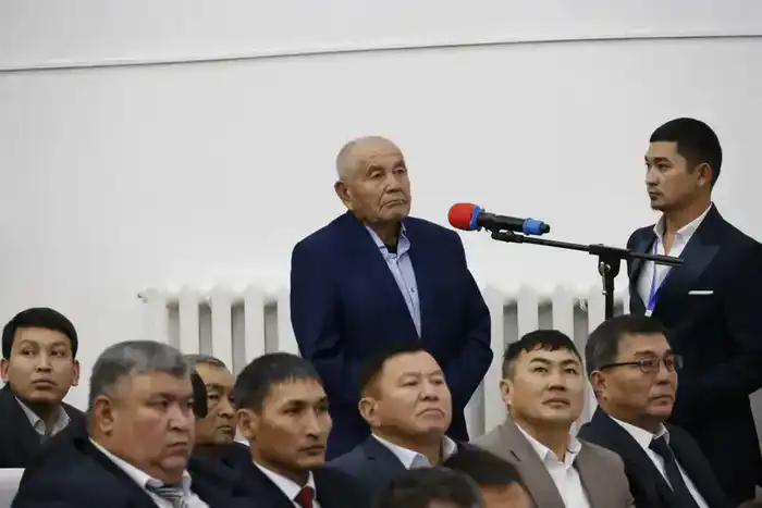 Бейбит Исабаев поручил уделить особое внимание качеству строящихся дорог в Аксуском районе (2)