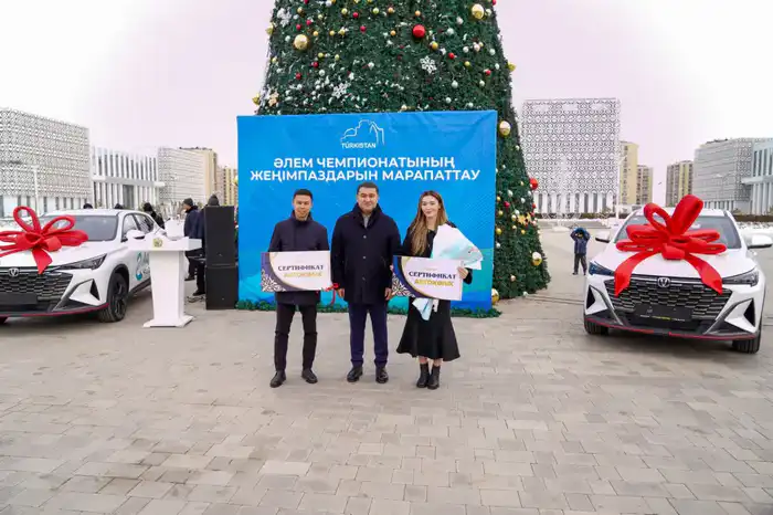 Награждение чемпионов мира по боксу и каратэ в Туркестане Павлодаре