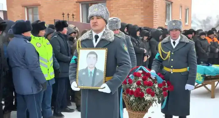В Акмолинской области прошла церемония прощания с старшим лейтенантом Асанали Аскербековым Павлодаре