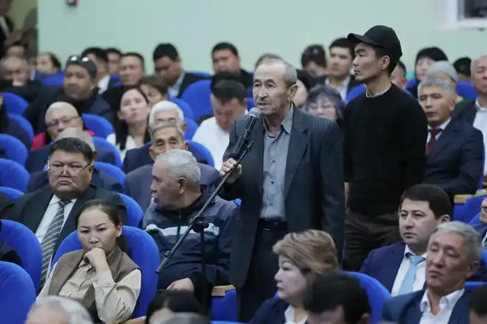 Ербол Карашукеев встретился с жителями Жамбылского района (7)