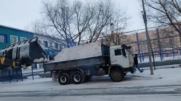 Около 3000 единиц спецтехники вышли на уборку снега в Астане (9)