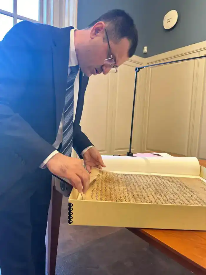 Казахстанские ученые изучают методы работы с редкими рукописями в Гарварде Павлодаре