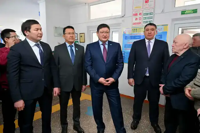 Жители села Тарбагатай обсуждают насущные проблемы с акимом области Павлодаре