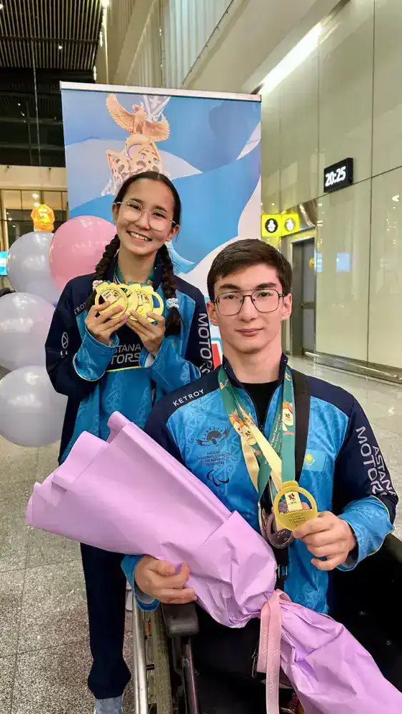 Победители V Азиатских пара игр вернулись в страну: их торжественно встретили болельщики (4)