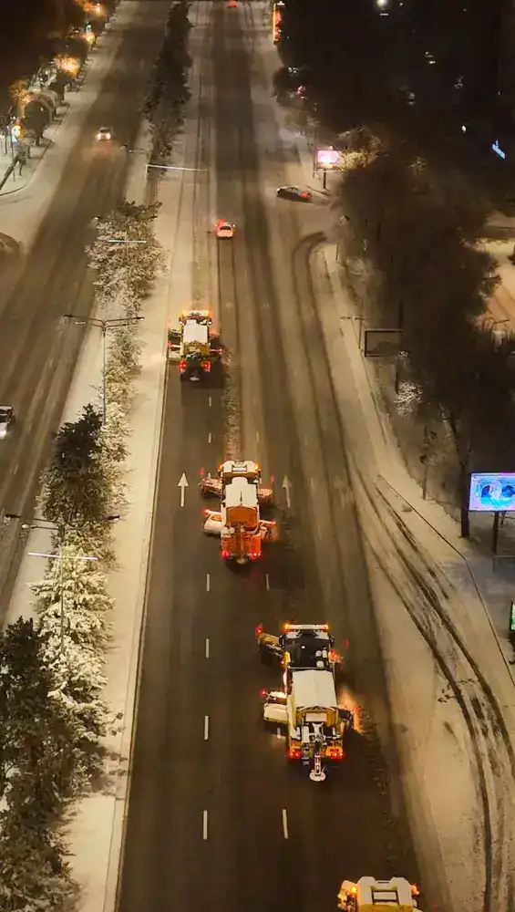 Снегопад в Алматы: коммунальные службы активизировали работу для очистки улиц Павлодаре