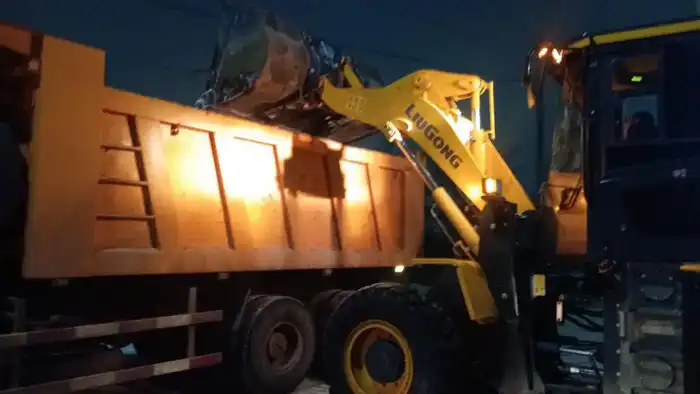 Потепление днём и ночные морозы: коммунальные службы Астаны усиливают борьбу с гололёдом Павлодаре