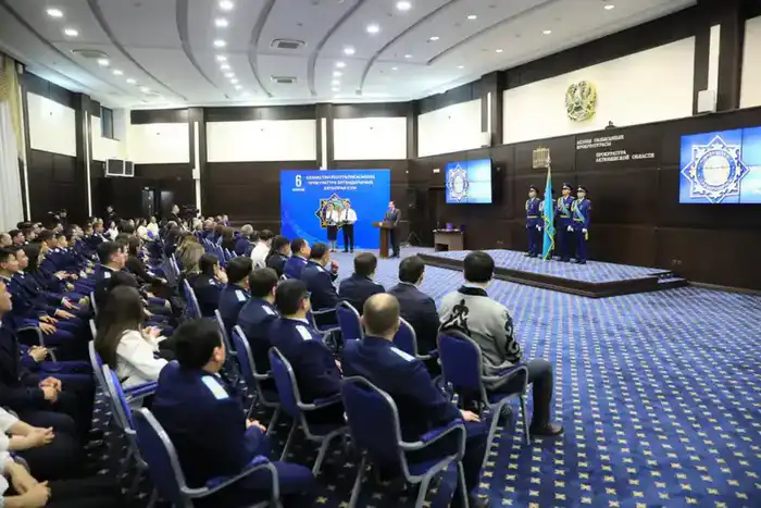 Аким области поздравил работников прокуратуры с профессиональным праздником (2)