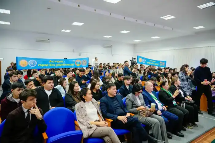 Появление кинологов и спецназа: полиция наглядно продемонстрировала опасность наркотиков (3)