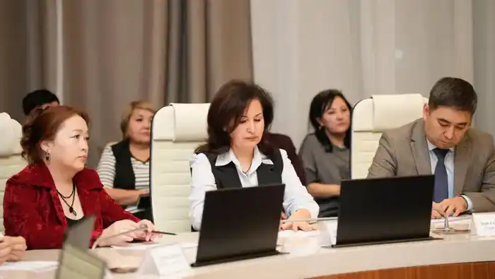 В ВКО состоялось заключительное в этом году заседание областной комиссии по делам женщин (5)