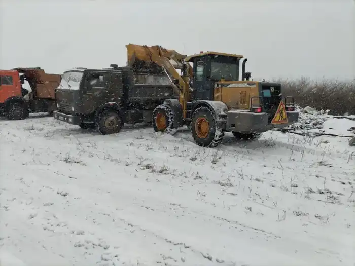 Обильный снегопад в Астане: коммунальные службы работают круглосуточно (6)