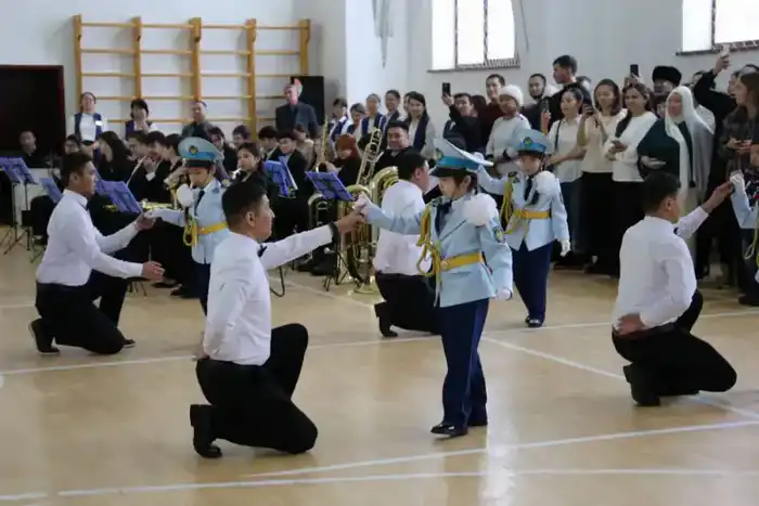 В Актобе зажглась звезда патриотизма: открытие полицейского класса "Жас сақшы" в школе имени Бауыржана Момышулы Павлодаре