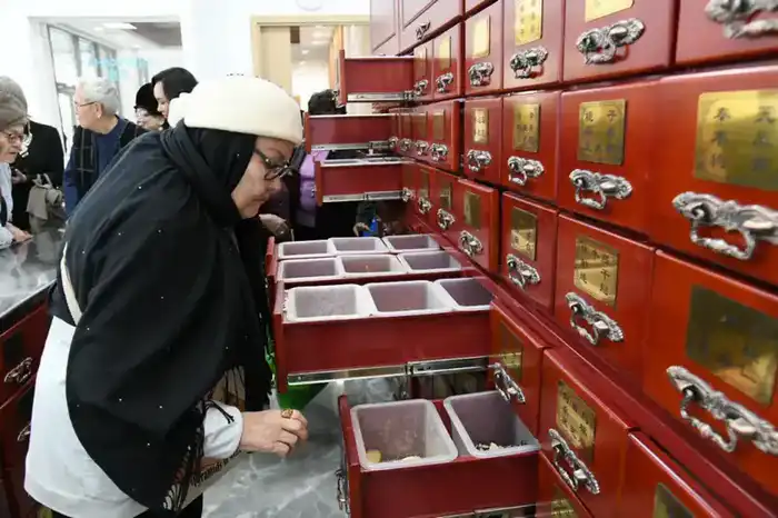 День открытых дверей для пожилых горожан провели в столичной клинике Павлодаре