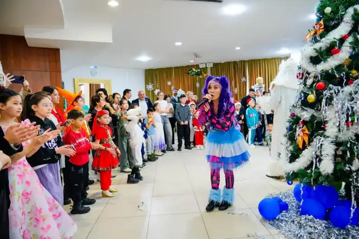 Новогоднюю елку для особенных детей провела столичная АНК (5)