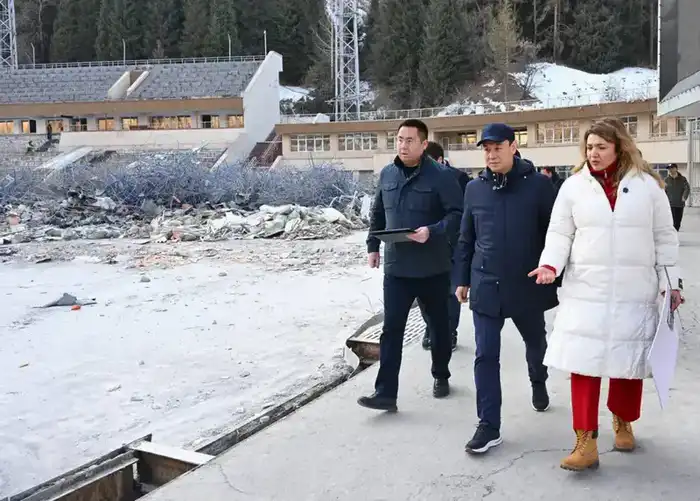 Аким Алматы ознакомился с ходом реконструкции высокогорного спортивного комплекса «Медеу» (4)