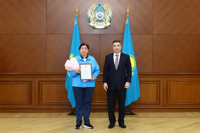 От имени Президента Олжас Бектенов вручил государственные награды призерам и тренерам XXV Летних Сурдлимпийских игр (3)